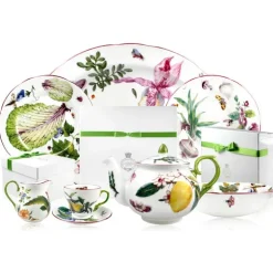 Royal Collection Shop Chelsea Porcelain 4 Cup Teapot* Chelsea Porcelain